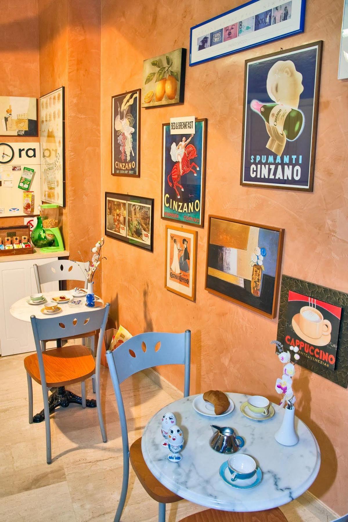 Alojamento de Acomodação e Pequeno-almoço Domusamor Colosseo Roma